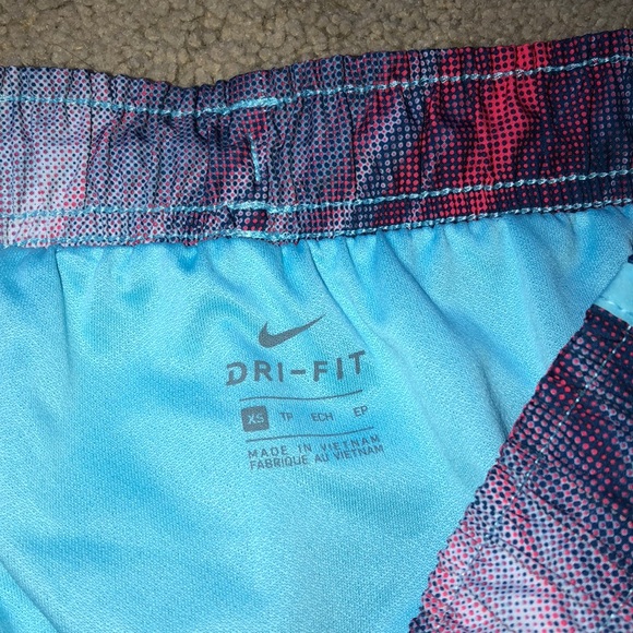 Nike running shorts - Picture 3 of 3